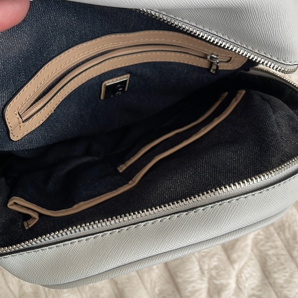 Guess back pack - Picture 2 of 4